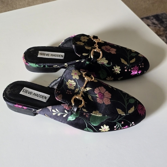 Steve Madden Shoes - Steve Madden floral embroidered with golden buckle mules size 37
